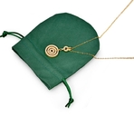 El regalo verde del lazo de la tela empaqueta pequeños bolsos redondos de la joyería del terciopelo
