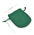 El regalo verde del lazo de la tela empaqueta pequeños bolsos redondos de la joyería del terciopelo