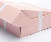 Caja de embalaje de papel del color de CMYK, cajas de envío acanaladas coloreadas para el vestido de la ropa